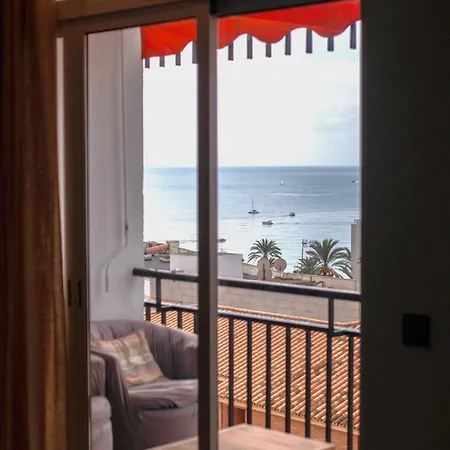 Con Vistas Al Mar Cerca Del Puerto
