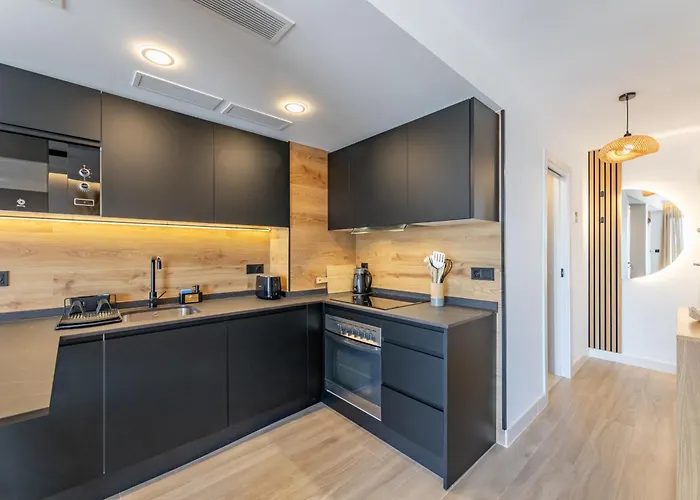 Con Vistas Al Mar Cerca Del Puerto Бенальмадена